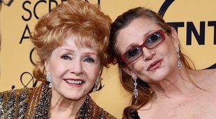 Multitudinaria y emotiva despedida de Carrie Fisher y Debbie Reynolds en el acto homenaje en su memoria