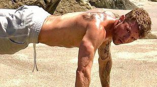 Ryan Phillippe presume de cuerpazo a los 42 años en una sexy sesión de fotos en la playa