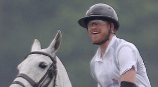 El Príncipe Harry y Meghan Markle, dos enamorados en un torneo de polo benéfico