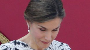La Reina Letizia comparte los aplausos y deja solo al Rey Felipe con los pitidos