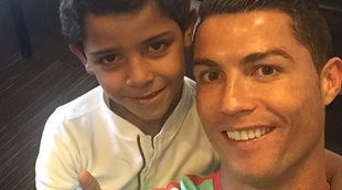 De tal palo, tal astilla: El hijo de Cristiano Ronaldo también gana trofeos por ser todo un pichichi