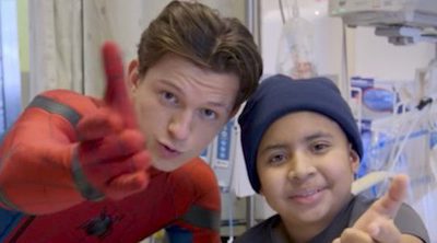 El Spiderman Tom Holland visita por sorpresa a los niños de un hospital de Los Ángeles