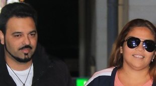 Saray Montoya llega a Sevilla junto a su marido tras la expulsión de 'Supervivientes 2018'