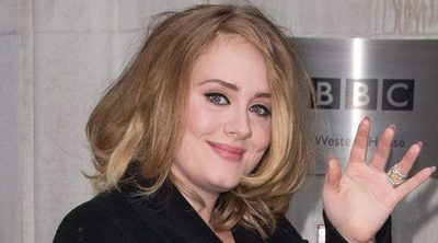 Adele, muy afectada apoyando a las víctimas del incendio en la torre Grenfell de Londres