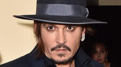 Johnny Depp le compra el lujoso sillón de las Kardashian a su hija Lily-Rose Depp