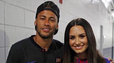 Neymar y Demi Lovato continúan con su particular tonteo antes de un partido