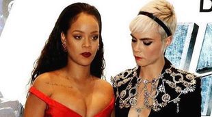 Cara Delevingne fascinada con los pechos de Rihanna