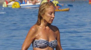 Carmen Lomana disfruta de unos días de vacaciones en las playas de Marbella