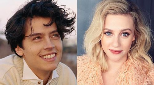 Cole Sprouse y Lili Reinhart aparecen en los Teen Choice 2017 tras confirmarse su romance