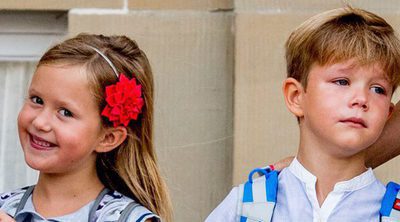 Vicente y Josefina de Dinamarca en su primer día de colegio: de las lágrimas de él a la alegría de ella