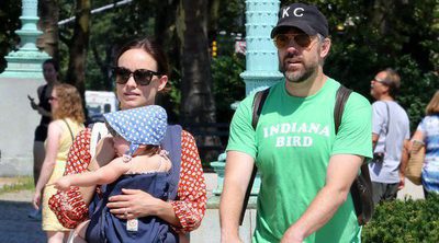 Olivia Wilde y Jason Sudeikis, una familia feliz con sus hijos Otis y Daisy en el parque