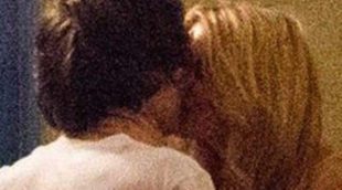 Harry Styles, cantante de One Direction, pillado besando a una modelo