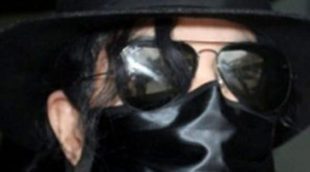 A subasta la mascarilla que Michael Jackson llevaba cuando murió