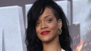 Rihanna reaparece tras su hospitalización en el estreno de 'Battleship' en Los Ángeles