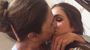 Lolita y Elena Furiase, atacadas por su foto besándose: 