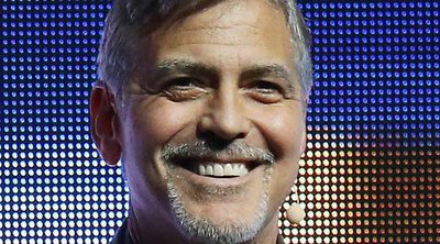 George Clooney: "Amal Alamuddin está todo el día dando el pecho a los mellizos. Yo les doy paseos"