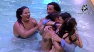 Pilar celebra con un 'topless' la salvación de Miguel
