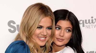 Kylie Jenner y Khloe Kardashian presentan a sus bebés