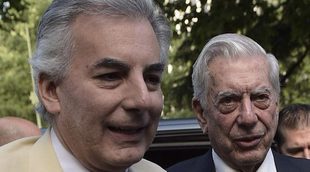 Álvaro Vargas Llosa saca la cara por su padre e Isabel Preysler ante las 'injurias' de su hermano