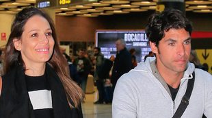 Eva González y Cayetano Rivera aterrizan desde México después de disfrutar de un viaje exprés