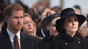 Los Duques de Cambridge y el Príncipe Harry rinden homenaje a las víctimas del incendio de la torre Grenfell