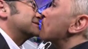 Jorge Javier Vázquez casi besa a Kiko Hernández al ofrecerle una patata con la boca