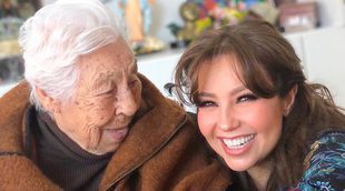 Thalía celebra muy feliz el 100 cumpleaños de su abuela Eva Mange Márquez