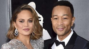 Chrissy Teigen y John Legend revelan el sexo del bebé que están esperando en los Grammy 2018