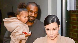 Kim Kardashian, atacada y tachada de mala madre por las fotos que le hace su hija North West