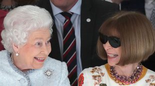 Isabel II y Anna Wintour, como dos amigas en la London Fashion Week