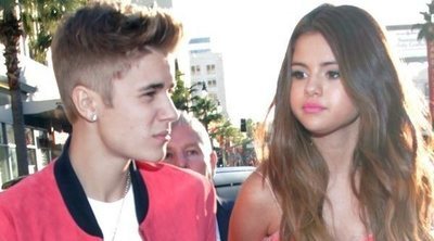 Selena Gomez se relaja en Sidney mientras que Justin Bieber da la nota en Los Ángeles