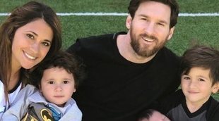 Leo Messi y Antonella Roccuzzo comparten su primera foto familiar con el pequeño Ciro