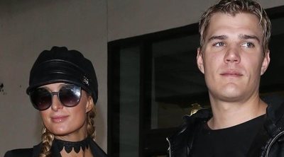 Chris Zylka admite que tendrá que firmar un contrato prenupcial para poder casarse con Paris Hilton