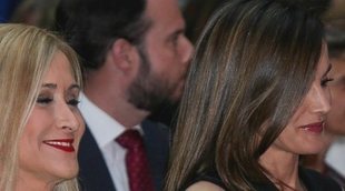 La Reina Letizia en la entrega de los Premios SM: del dardo indirecto a Cristina Cifuentes al guiño a Leonor y Sofía