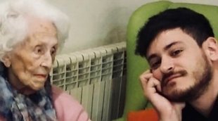 La tierna imagen de Cepeda junto a su abuela: 