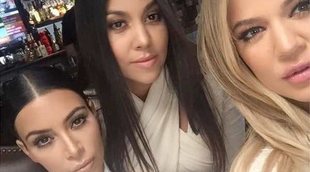 Khloe Kardashian, arropada por Kris Jenner y Kim y Kourtney Kardashian tras el nacimiento de su hija