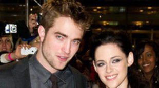Robert Pattinson arropa en la sombra a Kristen Stewart en el estreno de 'Blancanieves y la leyenda del cazador'