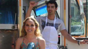 Joe Jonas se pone el delantal para servir comida por una buena causa
