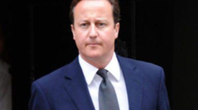 El Primer Ministro Británico David Cameron se olvida a su hija de ocho años en un pub