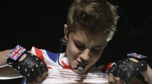 Justin Bieber llega a México tras arrasar en Inglaterra y presumir de cuerpo en el escenario