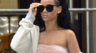 Rihanna muestra los pezones durante un paseo por Nueva York