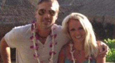 Britney Spears presume de cuerpazo junto a su prometido Jason Trawick y sus hijos en Hawai