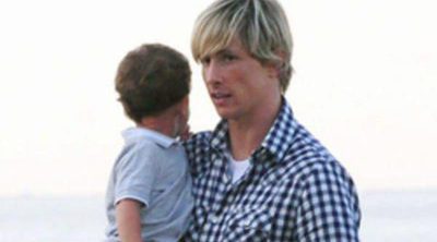 Fernando Torres y Pepe Reina pasean con su mujer y sus hijos tras el pase a cuartos en la Eurocopa 2012