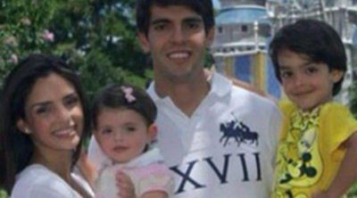 Kaká y Caroline Celico se divierten en Disney World con sus hijos Isabella y Luca