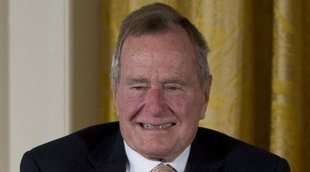 George Bush ingresa en el hospital después de la muerte de su mujer