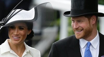 El gran estreno de Meghan Markle como Duquesa en Ascot: sombrero y vestido en blanco y negro