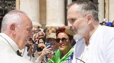 Miguel Bosé se encuentra con el Papa Francisco tras salir a la luz sus deudas con Hacienda