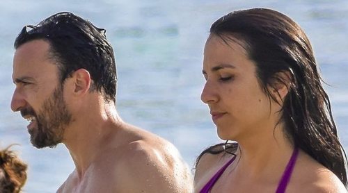 Irene Junquera y Pablo Puyol confirman su relación con un romántico beso en sus primeras vacaciones juntos