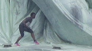 Detenida una mujer por escalar la Estatua de la Libertad para protestar contra la política migratoria de Trump