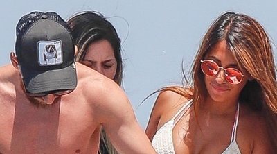 Leo Messi y Antonella Roccuzzo disfrutan de sus vacaciones como familia numerosa en Ibiza